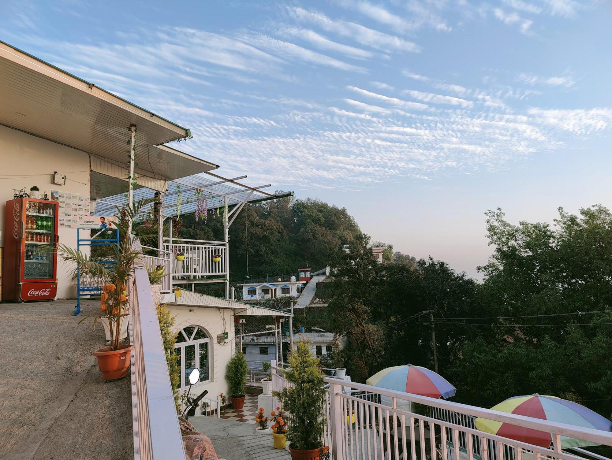 Golden Oak Villa Mussoorie Esterno foto