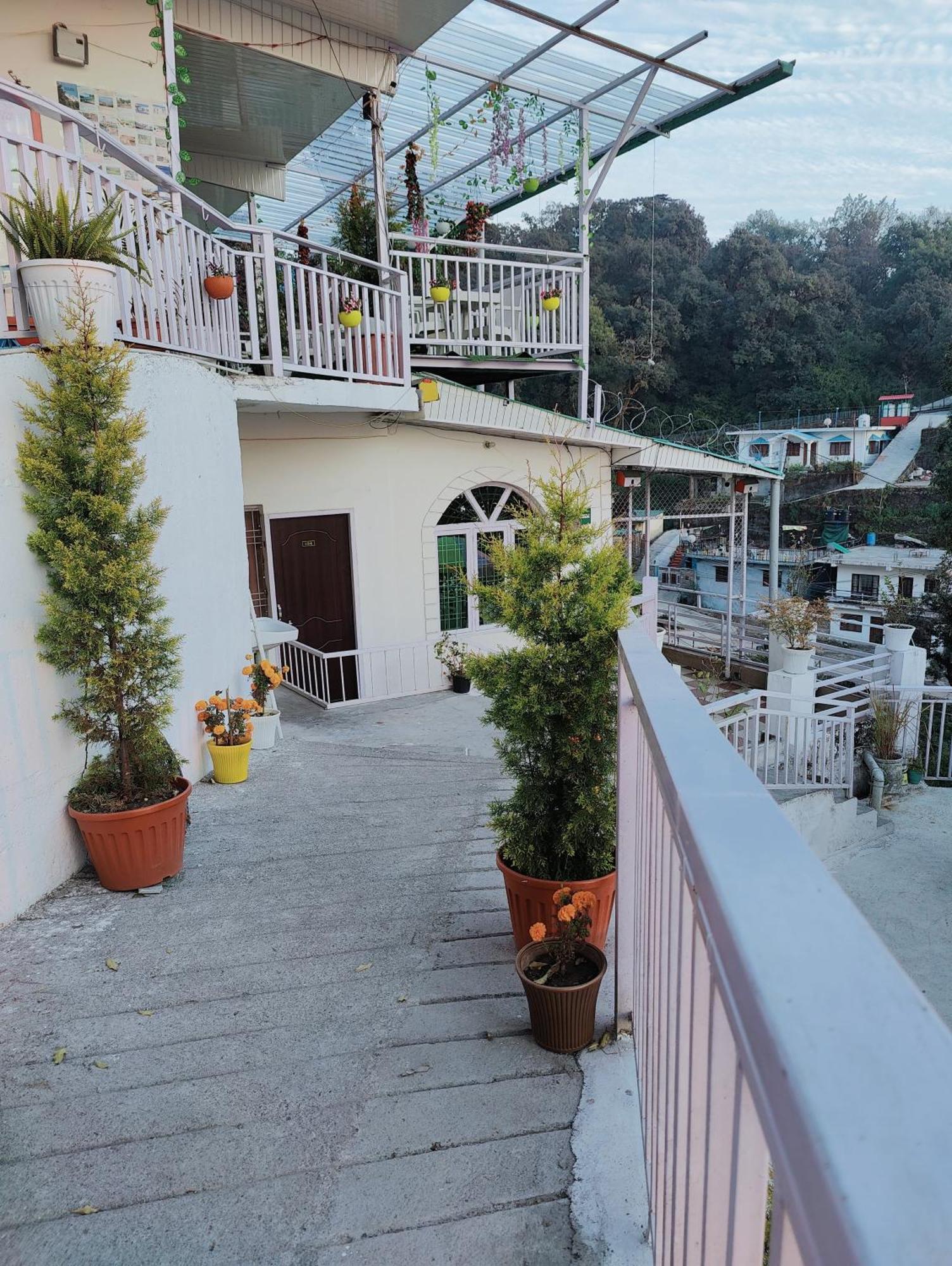 Golden Oak Villa Mussoorie Esterno foto